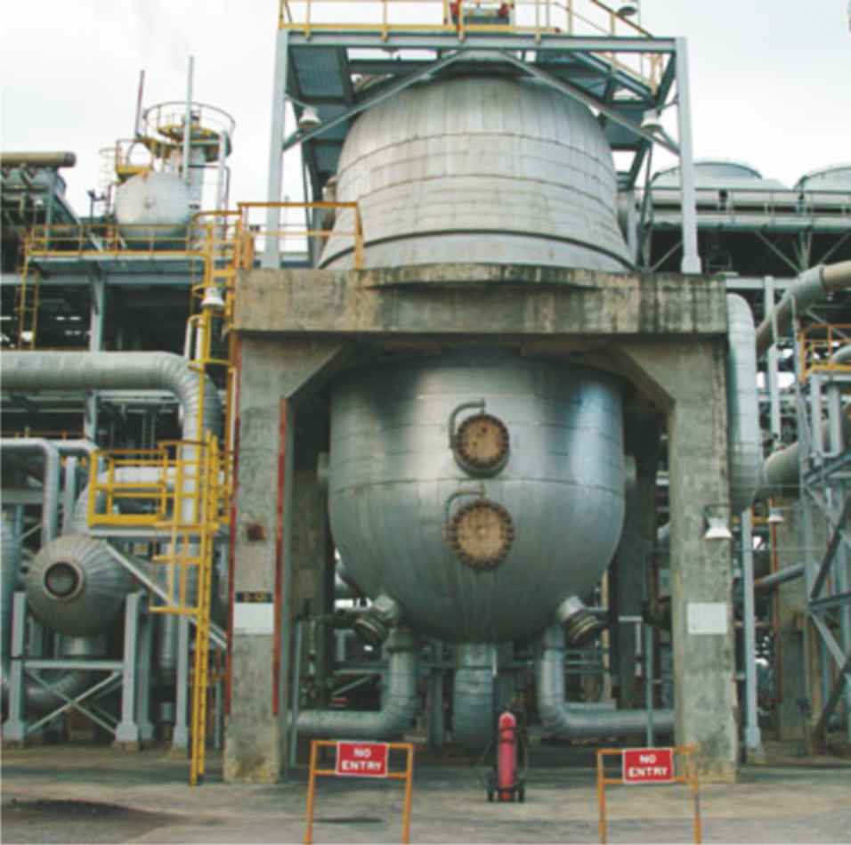 A photograph of a converter in which methanol is being produced from synthesis gas, a mixture of carbon monoxide and hydrogen